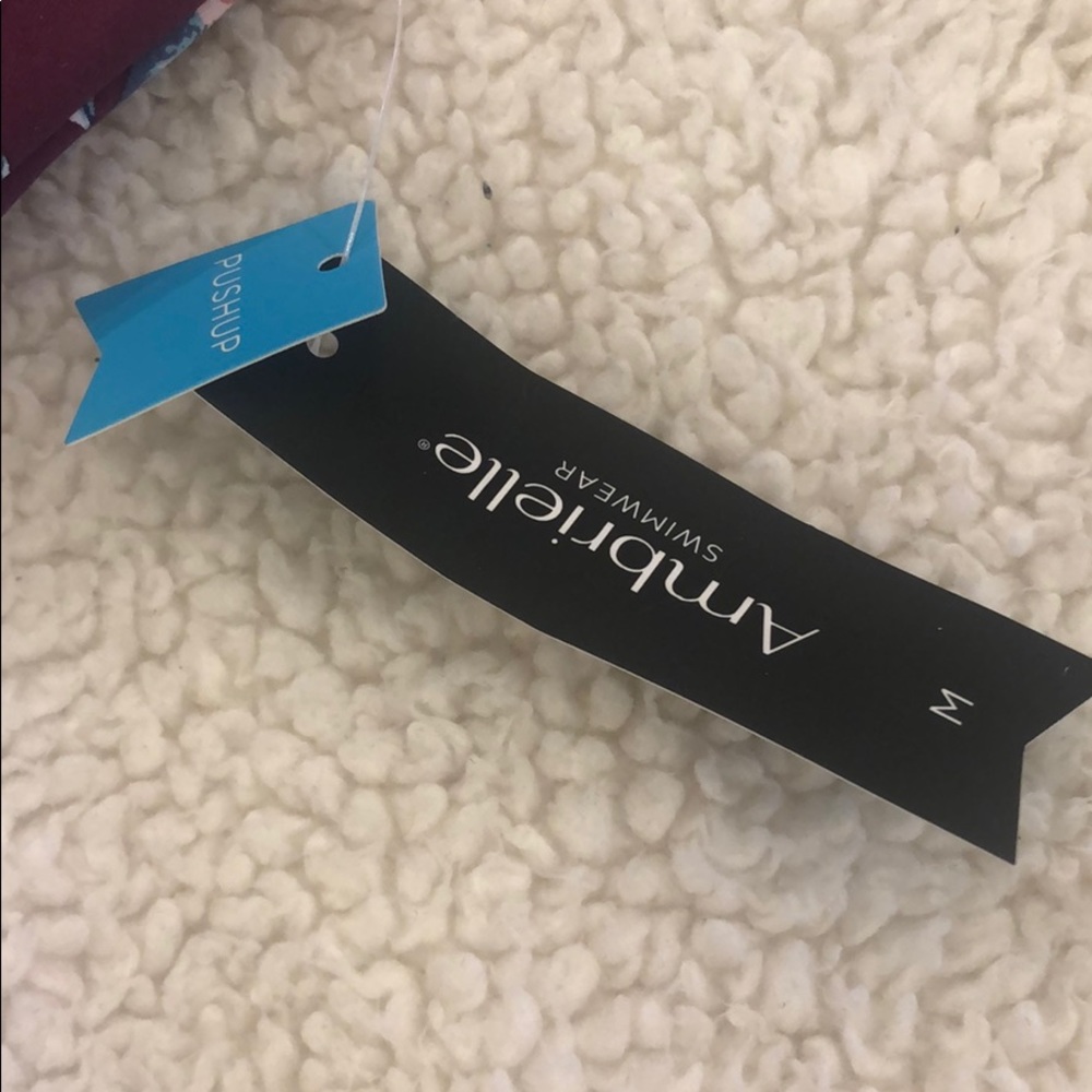 Ambrielle Swim top - Picture 14 of 16